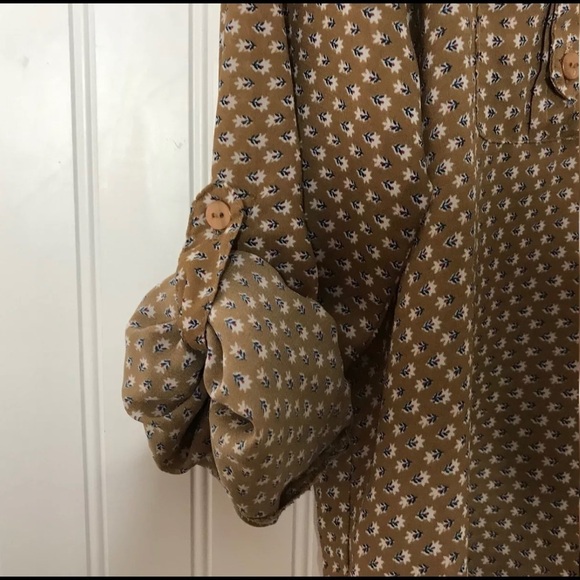 3/$20 Passport Size M Roll Tab Sleeve Blouse Semi Sheer Pockets Hi Low Hem - Picture 5 of 8